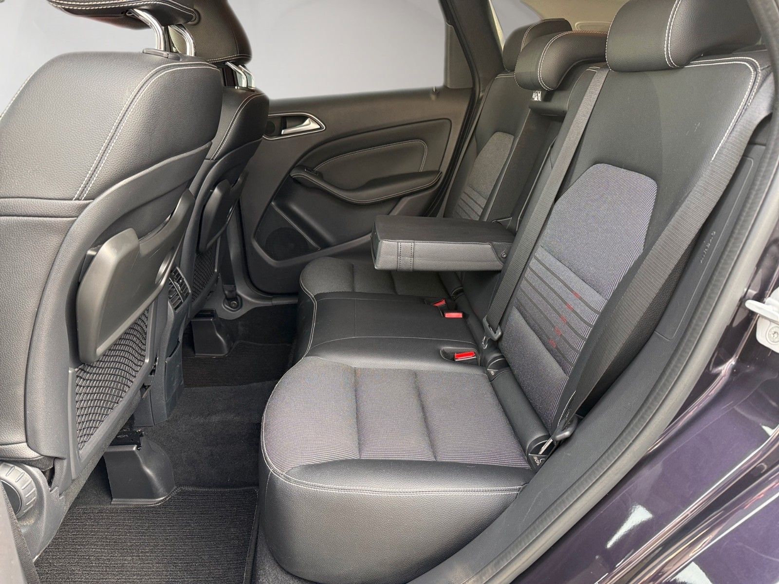 Fahrzeugabbildung Mercedes-Benz B 200 BlueEFFICIENCY Sports Tourer*AHK*Harman-K.