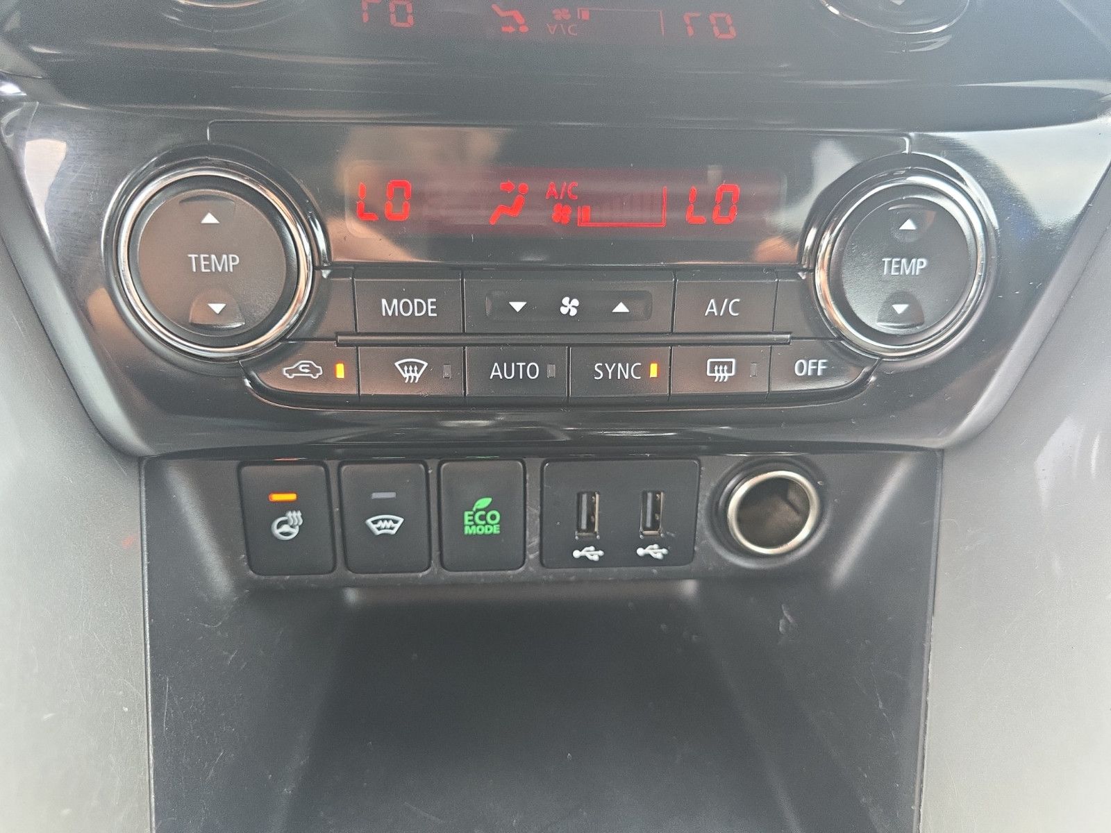 Fahrzeugabbildung Mitsubishi Eclipse Cross Spirit+ 4WD LED SPUR  AHK