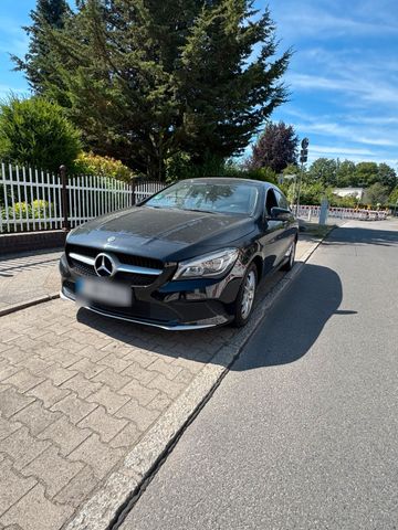 MERCEDES-BENZ CLA 220