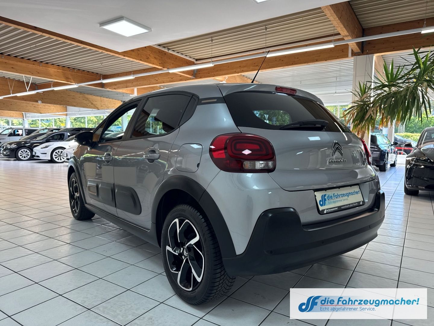 Fahrzeugabbildung Citroën C3 C-Series 1.2 PureTech LED Klimaautom DAB SHZ