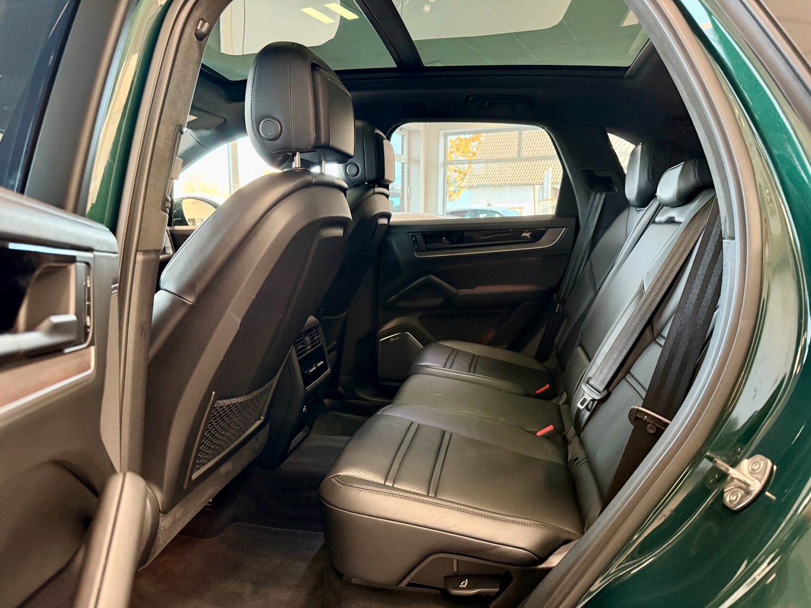 Fahrzeugabbildung Porsche Cayenne Turbo E-Hybrid SportDesign/PCCB/PTS/AHK