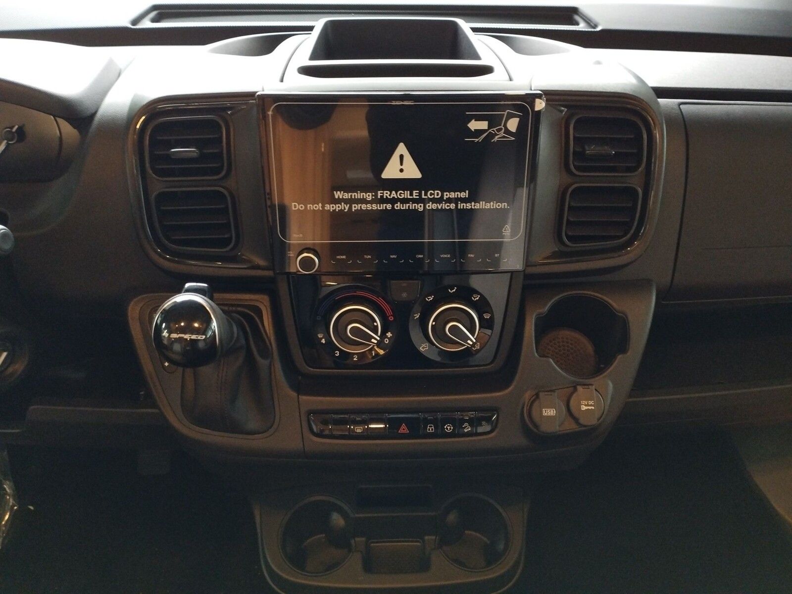 Fahrzeugabbildung Eura Mobil Integra Line IL 720 EF SAT, SOLAR, LUFTFEDERUNG