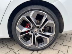 SKODA Octavia Combi RS 2.0 TDI DSG 4x4