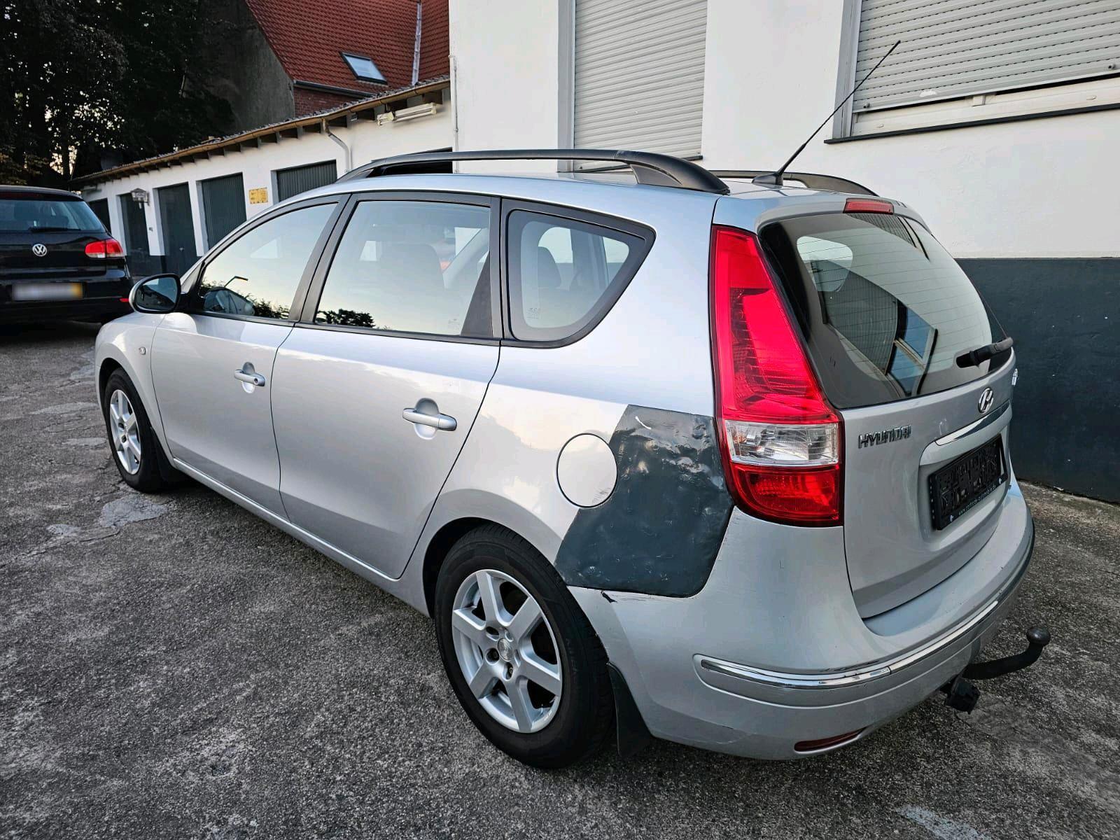 Hyundai i30 2009 — rear view
