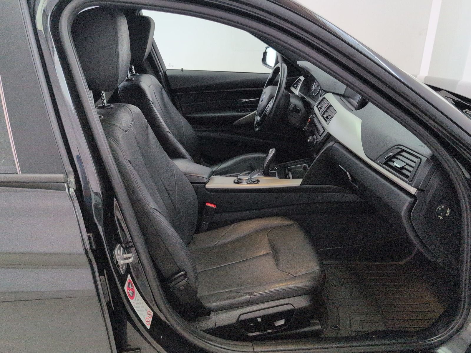 Fahrzeugabbildung BMW 320 d Touring xDrive * Leder * Bi- Xenon
