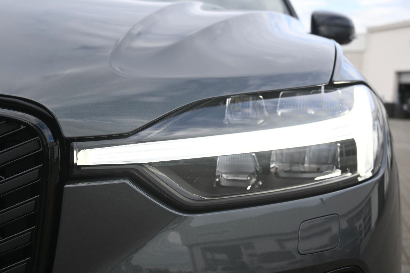 Fahrzeugabbildung Volvo XC60 Recharge T6 AWD Plus Dark