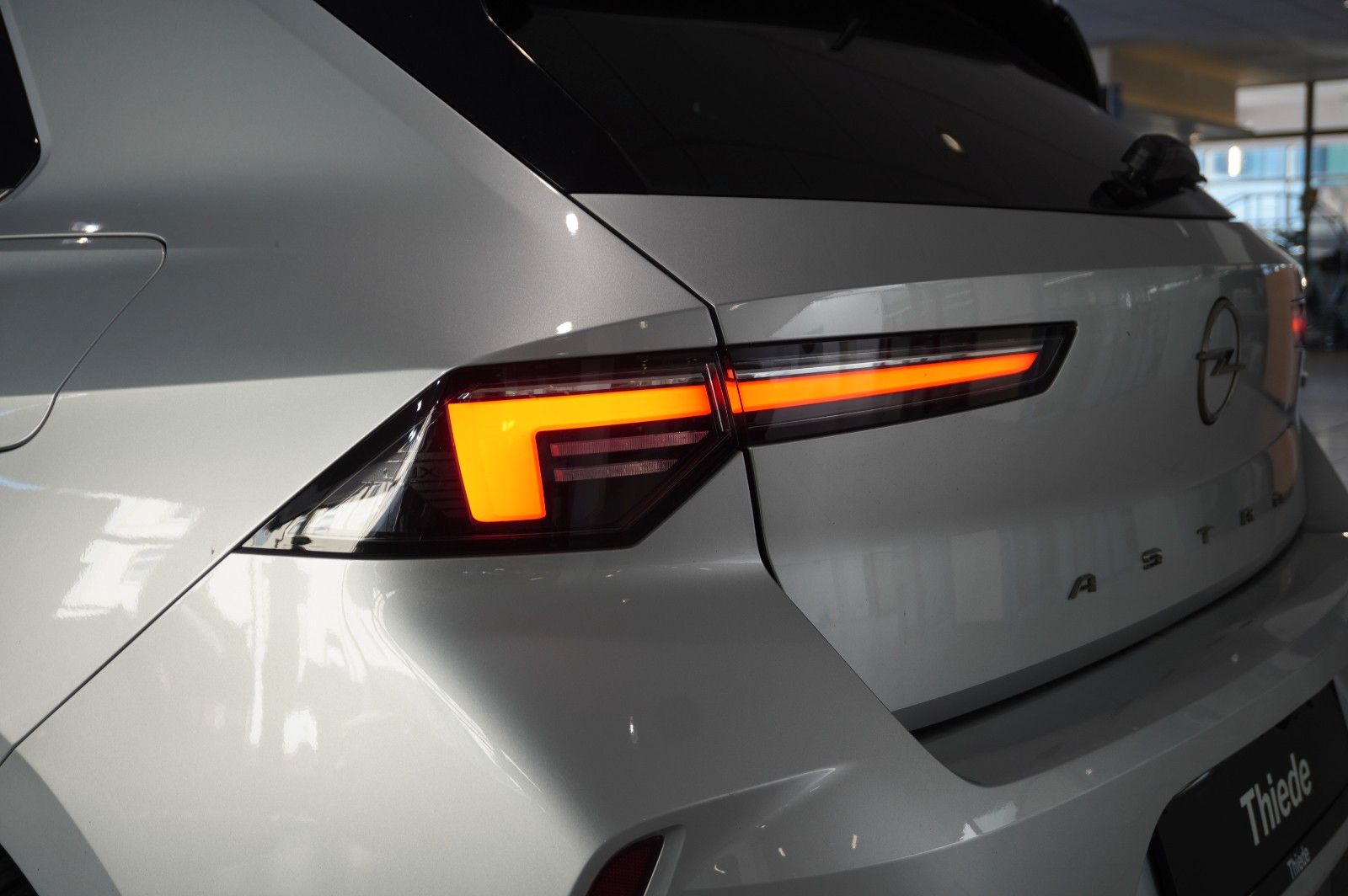 Fahrzeugabbildung Opel Astra L Lim. 1.6 HYBRID ELEGANCE NAVI/LED/KAMERA