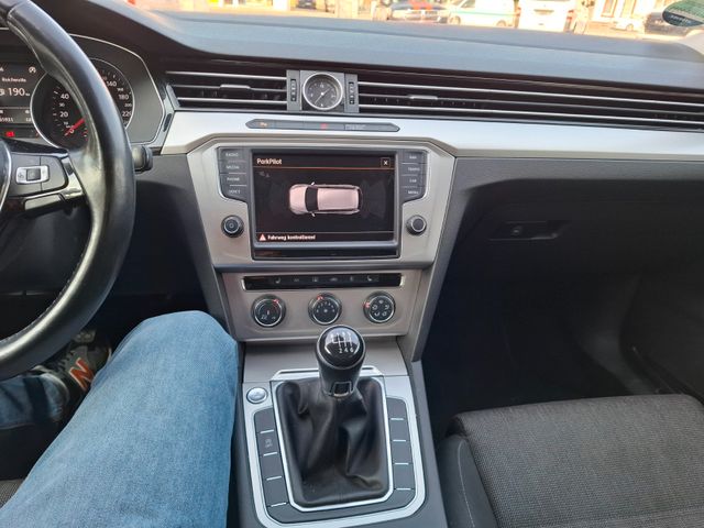 Volkswagen Passat Variant*LED*ALU*SHZ*STANDHEIZUNG*NAVI*