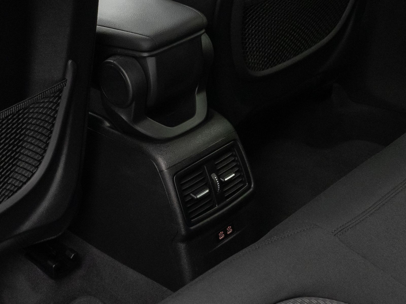 Fahrzeugabbildung BMW X1 xD25e DAB PDC LED Sithzg Geschwindigkeitsreg