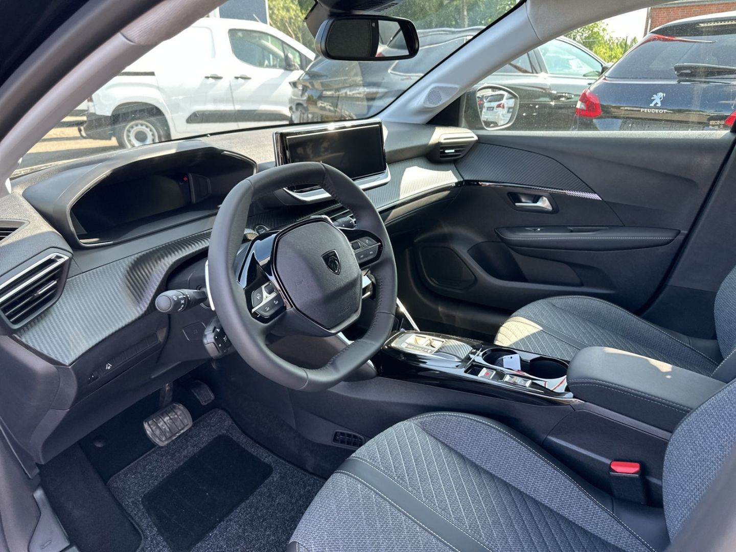 Fahrzeugabbildung Peugeot 208 Allure Hyb. 110 e-DSC6 LED ACC  CarPlay SHZ