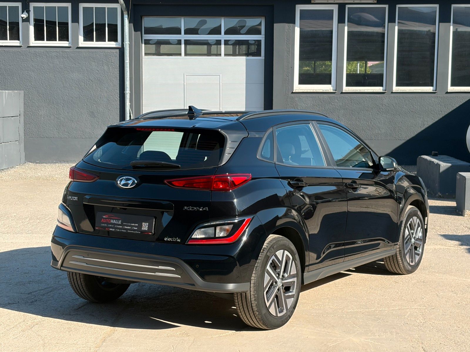 Fahrzeugabbildung Hyundai KONA E Select SHZ LHZ LKA LFA ACC CarPlay Navi