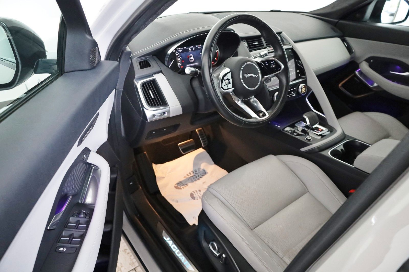 Fahrzeugabbildung Jaguar E-Pace R-Dynamic SE AWD,Navi,Kamera,ACC,AHK+WR