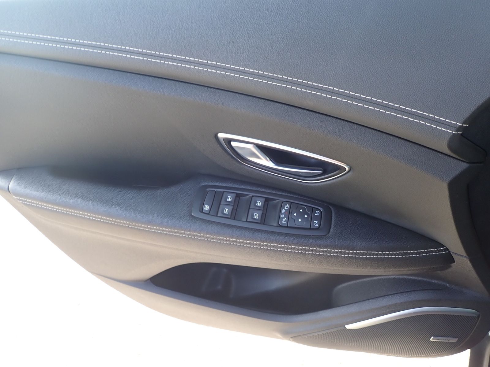 Fahrzeugabbildung Renault Scenic IV BOSE Edition dCi 160