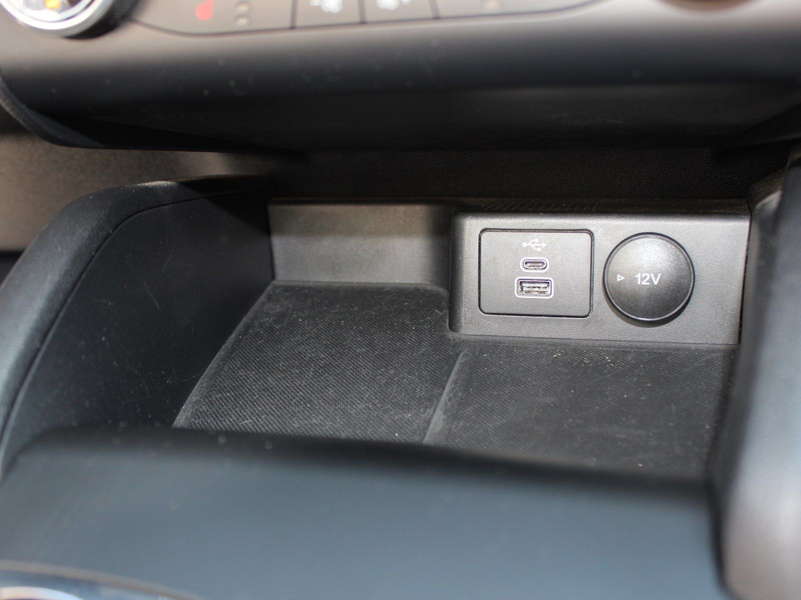 Fahrzeugabbildung Ford Kuga Plug-In Hybrid Cool & Connect 2,5 Duratec