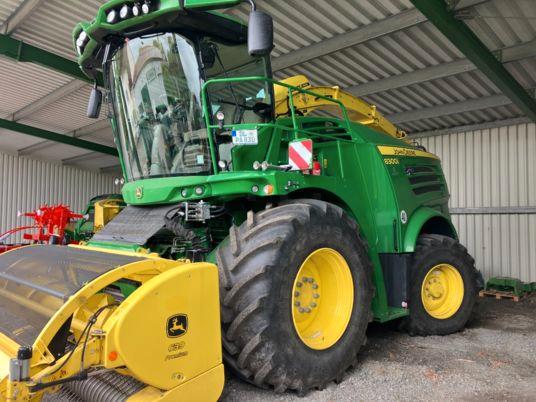 John Deere 8300i mit Kemper 360pro und John Deere 639 PickU