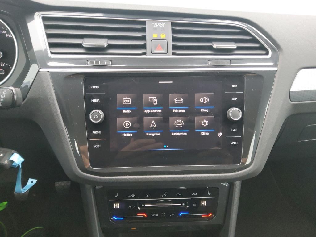 Fahrzeugabbildung Volkswagen Tiguan TSI Life LED Navi ACC PDC SH