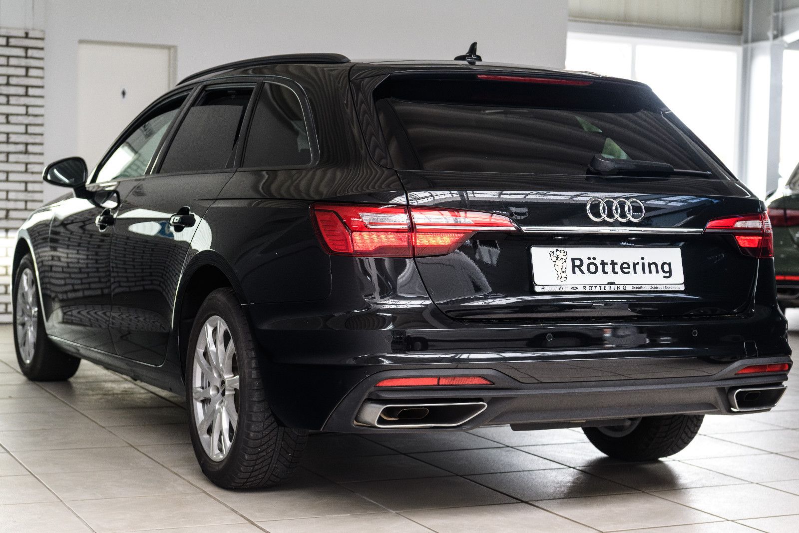 Fahrzeugabbildung Audi A4 35 TFSI S tronic advanced Avant LED/SZH/NAVI