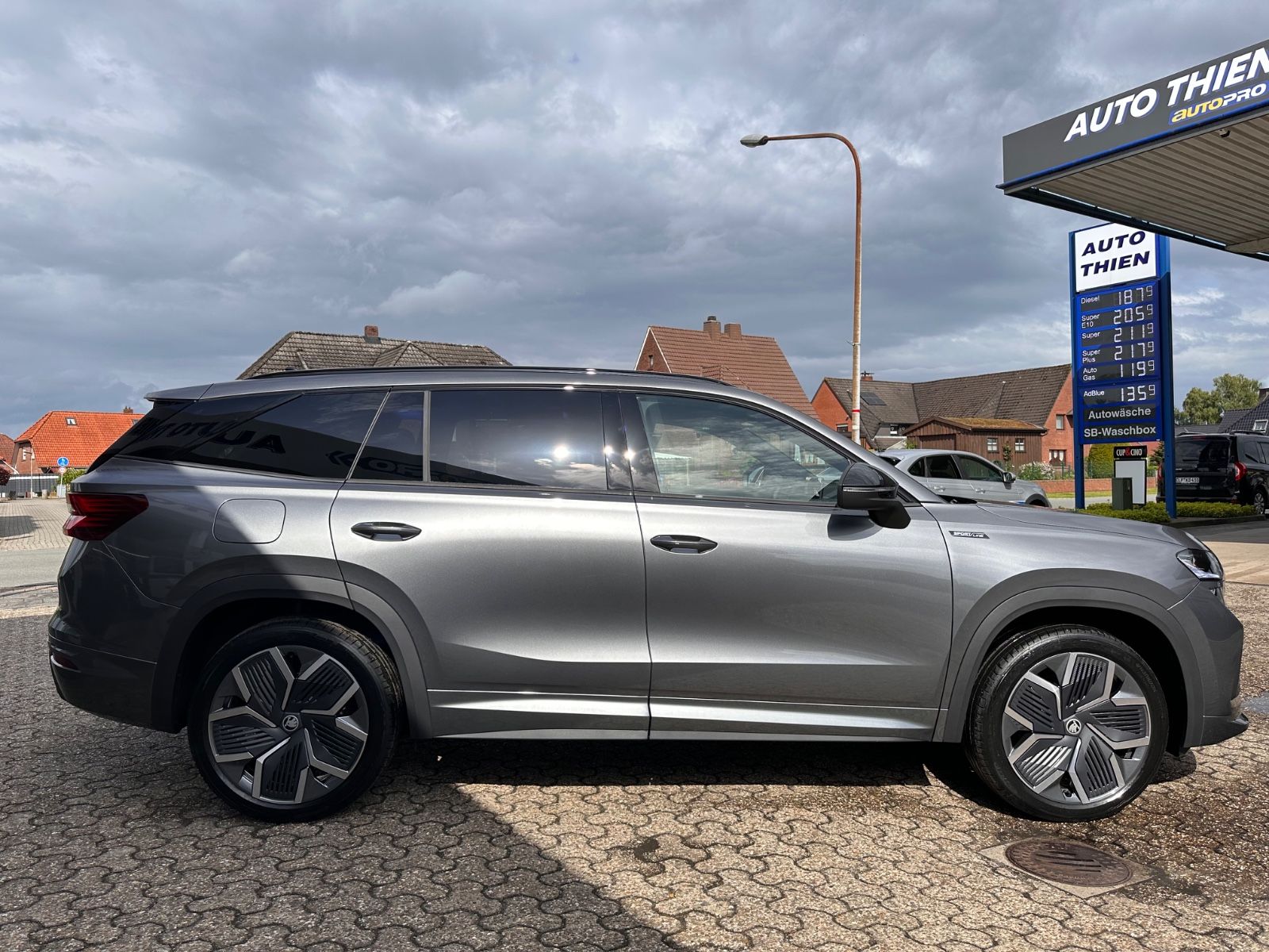 Fahrzeugabbildung SKODA Kodiaq 2.0 TDI 4x4 Sportline Matrix/AHK/Pano/7