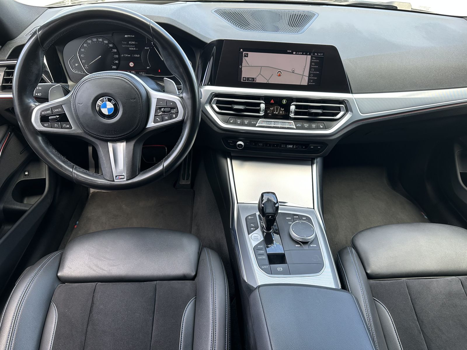 Fahrzeugabbildung BMW 330e Limousine M-Sport NAV+LASER+HEAD-UP+H&K+KAM