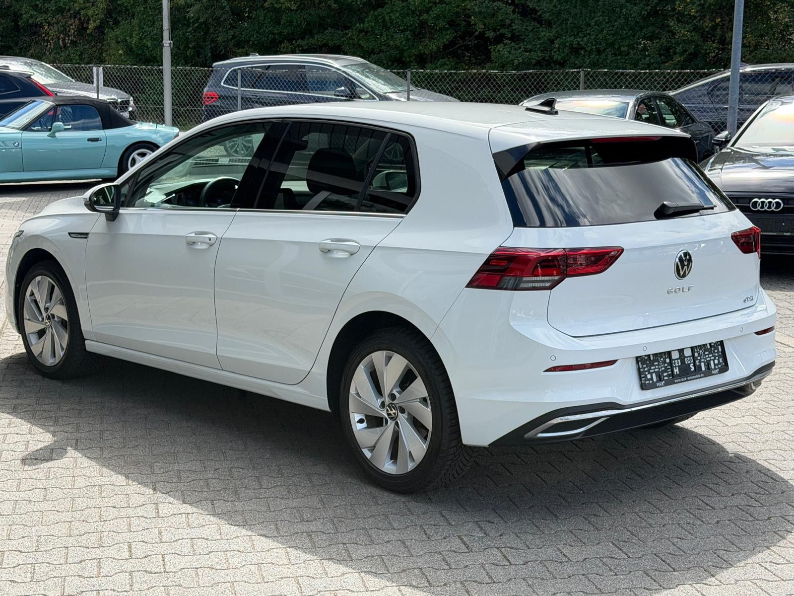 Fahrzeugabbildung Volkswagen Golf 1,5 eTSI Style >MEMO+LED+MASS+SHZ+PDC+ACC+