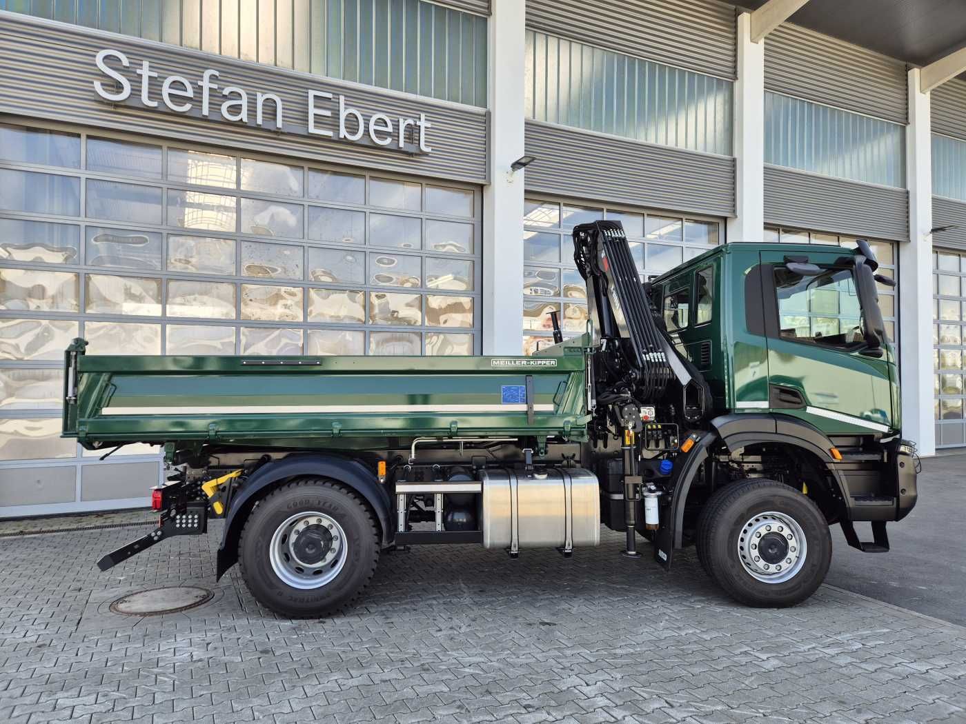 Fahrzeugabbildung Iveco T-Way AD190T36W/P 4x4 HIAB X-HIDUO 118E-3 Funk