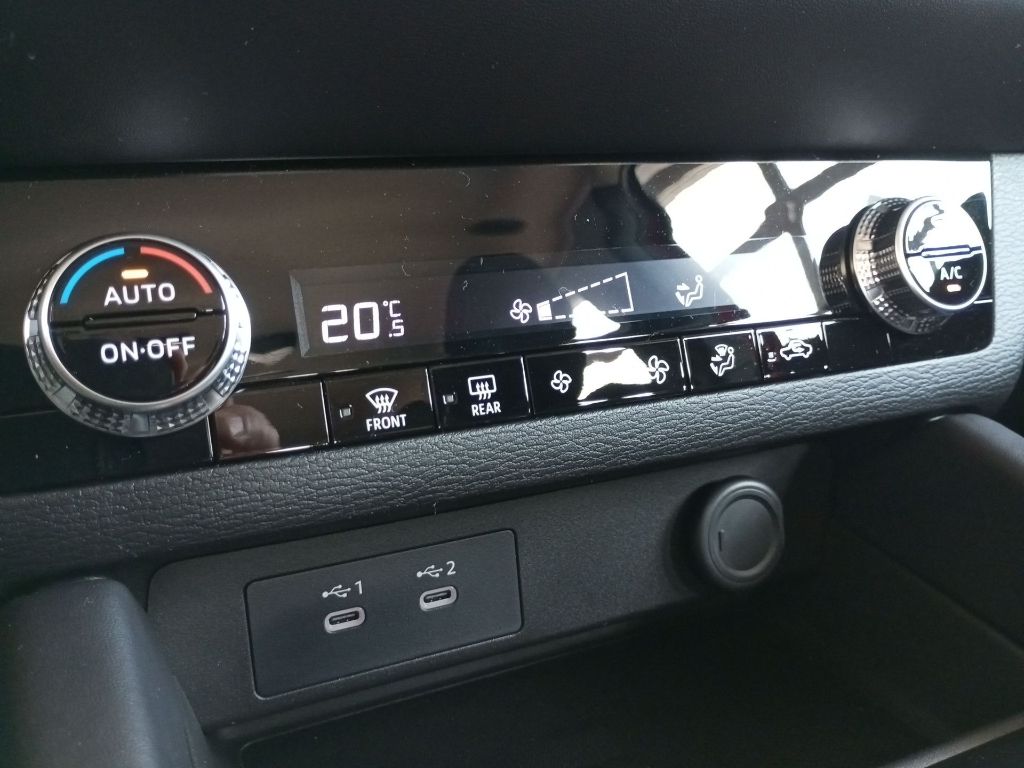 Fahrzeugabbildung Mitsubishi Outlander 2.4L PHEV BASIS