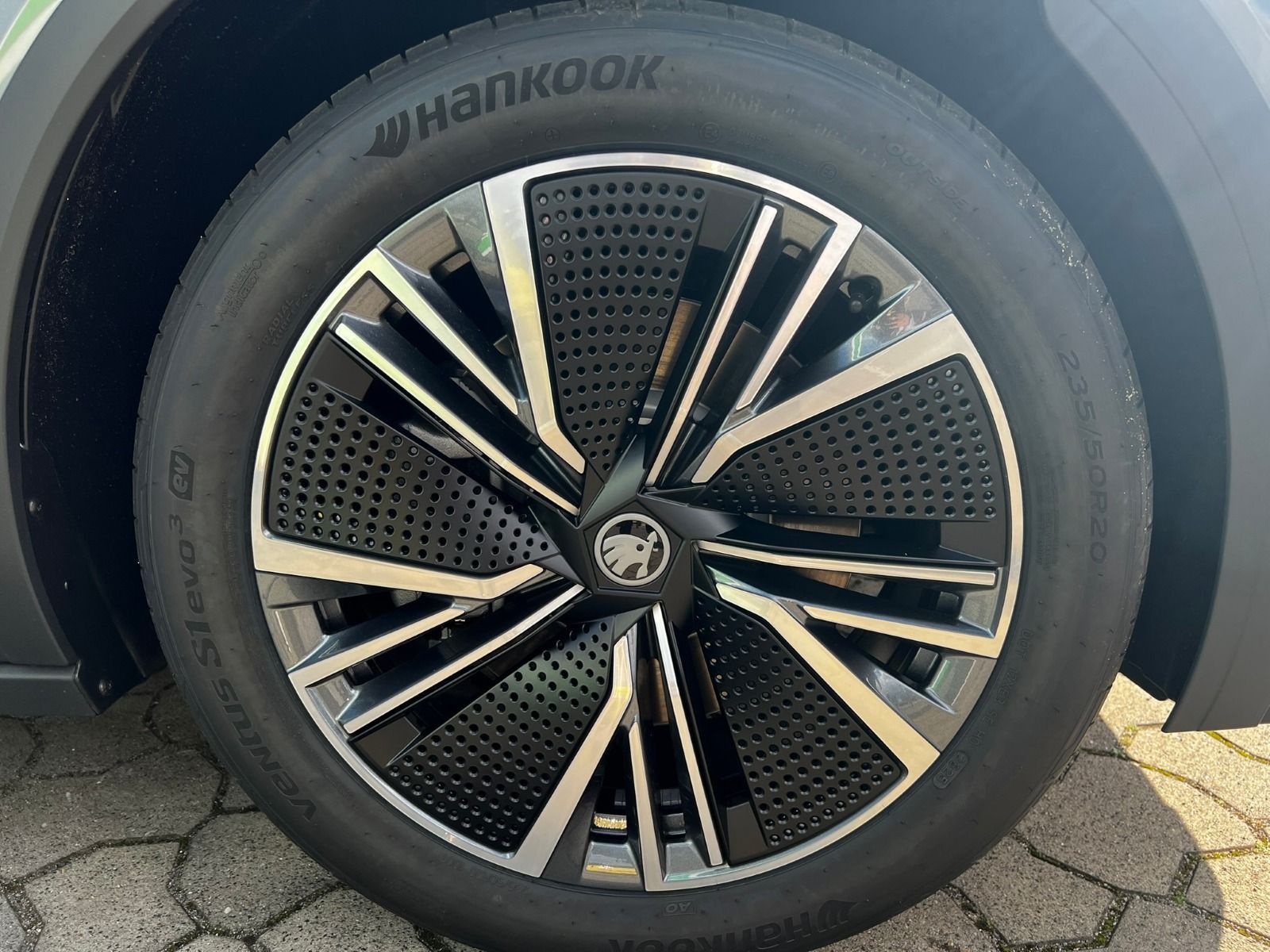 Fahrzeugabbildung SKODA Elroq 85 MAXX*360°CAM*AHK*Head-UP*DCC*CANTON*Wär