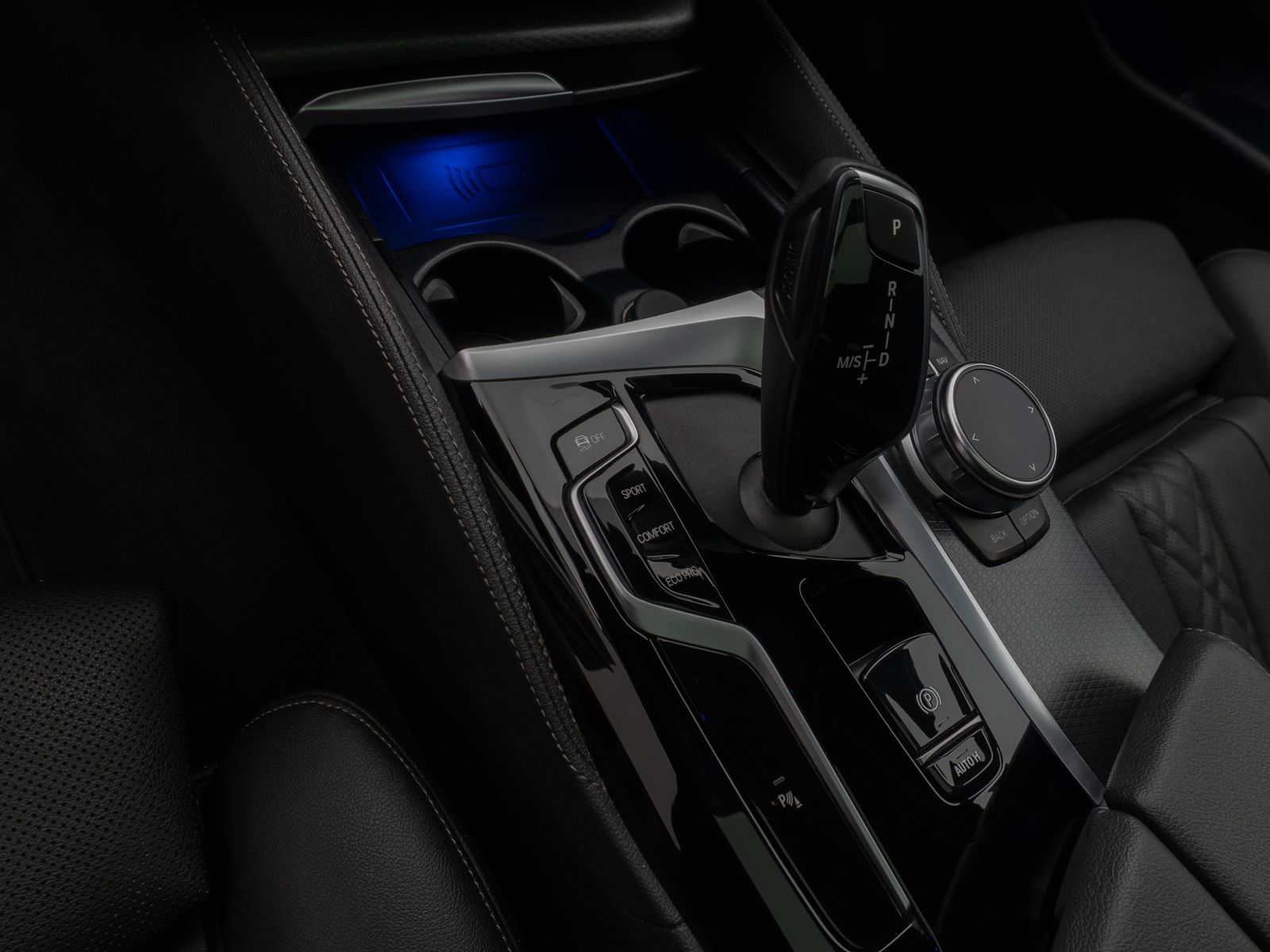Fahrzeugabbildung BMW 530d M Sport Panorama Kamera Laser HUD DAB HiFi