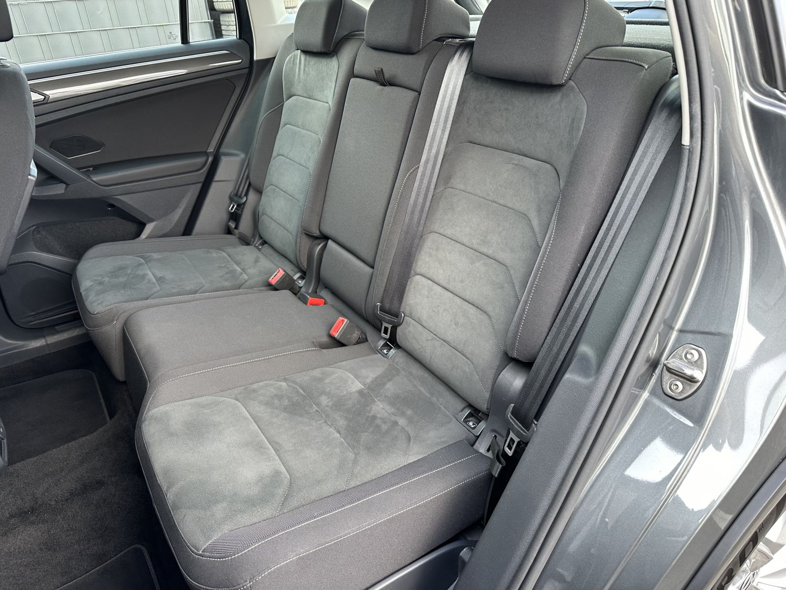 Fahrzeugabbildung Volkswagen Tiguan 2.0 TDI DSG HL NAV+LED+ACC+CARPLAY+SHZ+PP