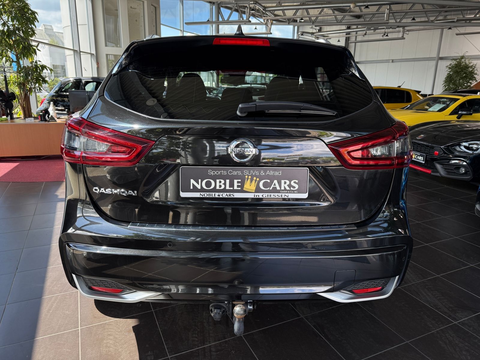 Fahrzeugabbildung Nissan Qashqai Tekna+ 4x4 PANO RFK ACC NAVI
