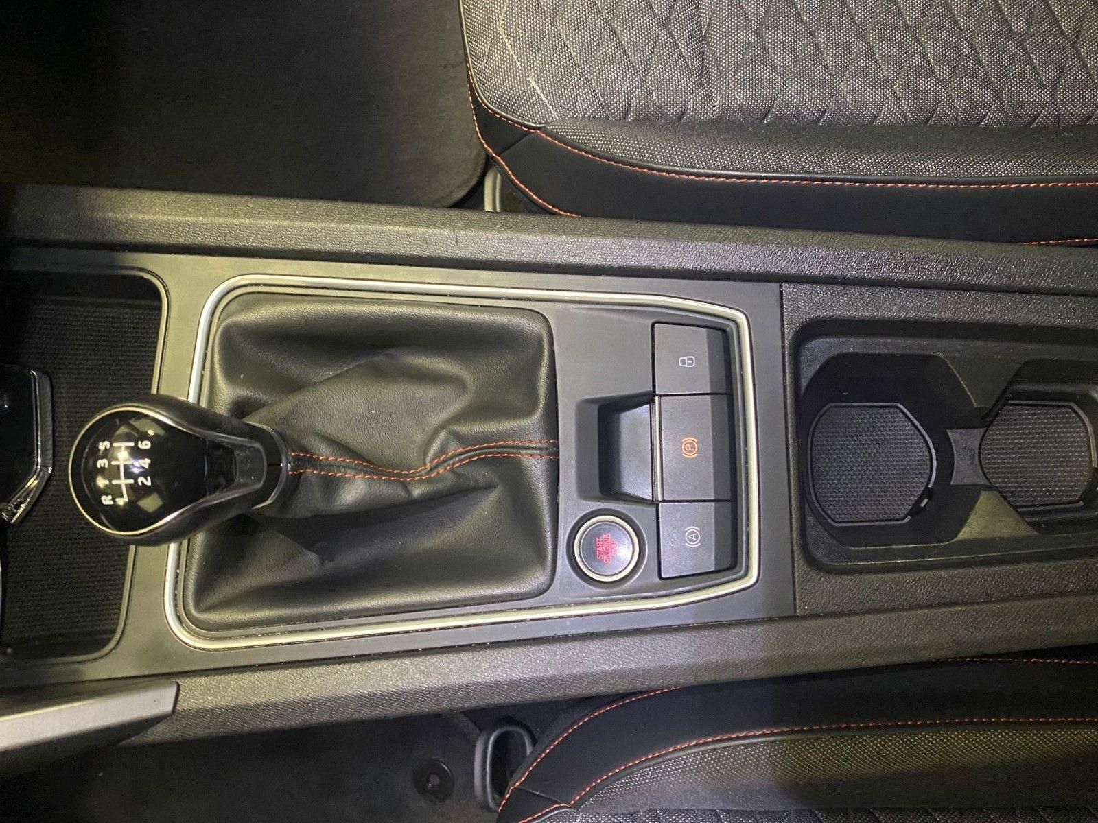 Fahrzeugabbildung SEAT Leon 1.5 TSI FR Sportstourer+ACC+AHK+KAMERA+ST+