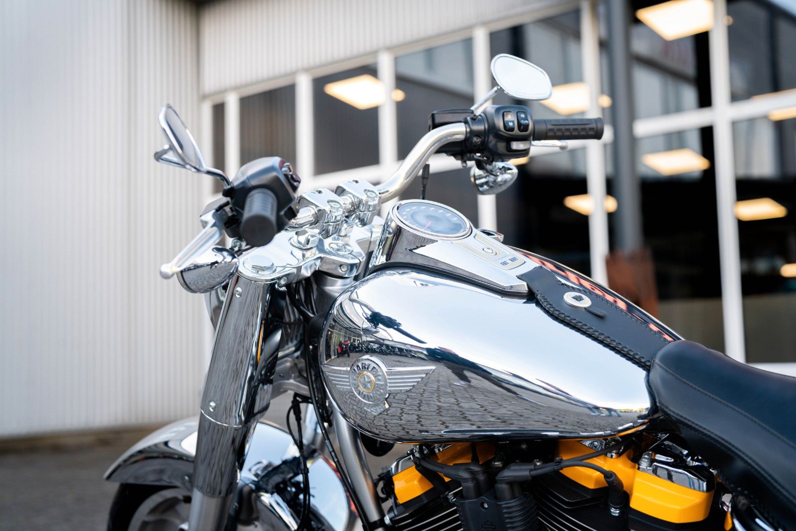 Fahrzeugabbildung Harley-Davidson FLSTFI Fat Boy Gray Ghost - Neuwertig -