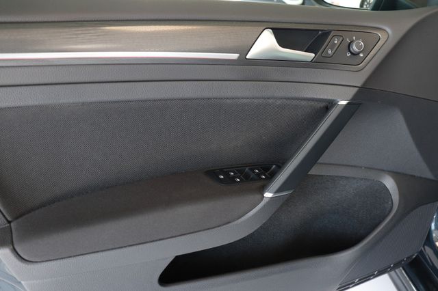 Fahrzeugabbildung Volkswagen Golf VII Lim.GTI|PANO|DSG|VIRTUAL|ACC|KAMERA|LED