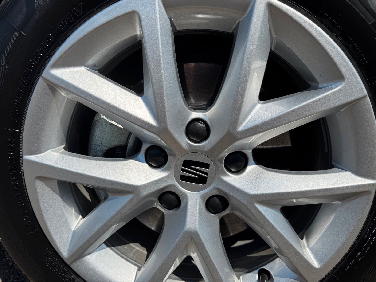 Fahrzeugabbildung SEAT Leon Sportstourer 1.5 eTSI 110 kW Style