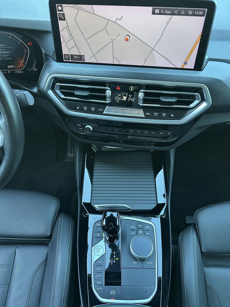 Fahrzeugabbildung BMW X4 xDrive20d M-Sport NAV+LED+AHK+20ZOLL+ACC+HIFI