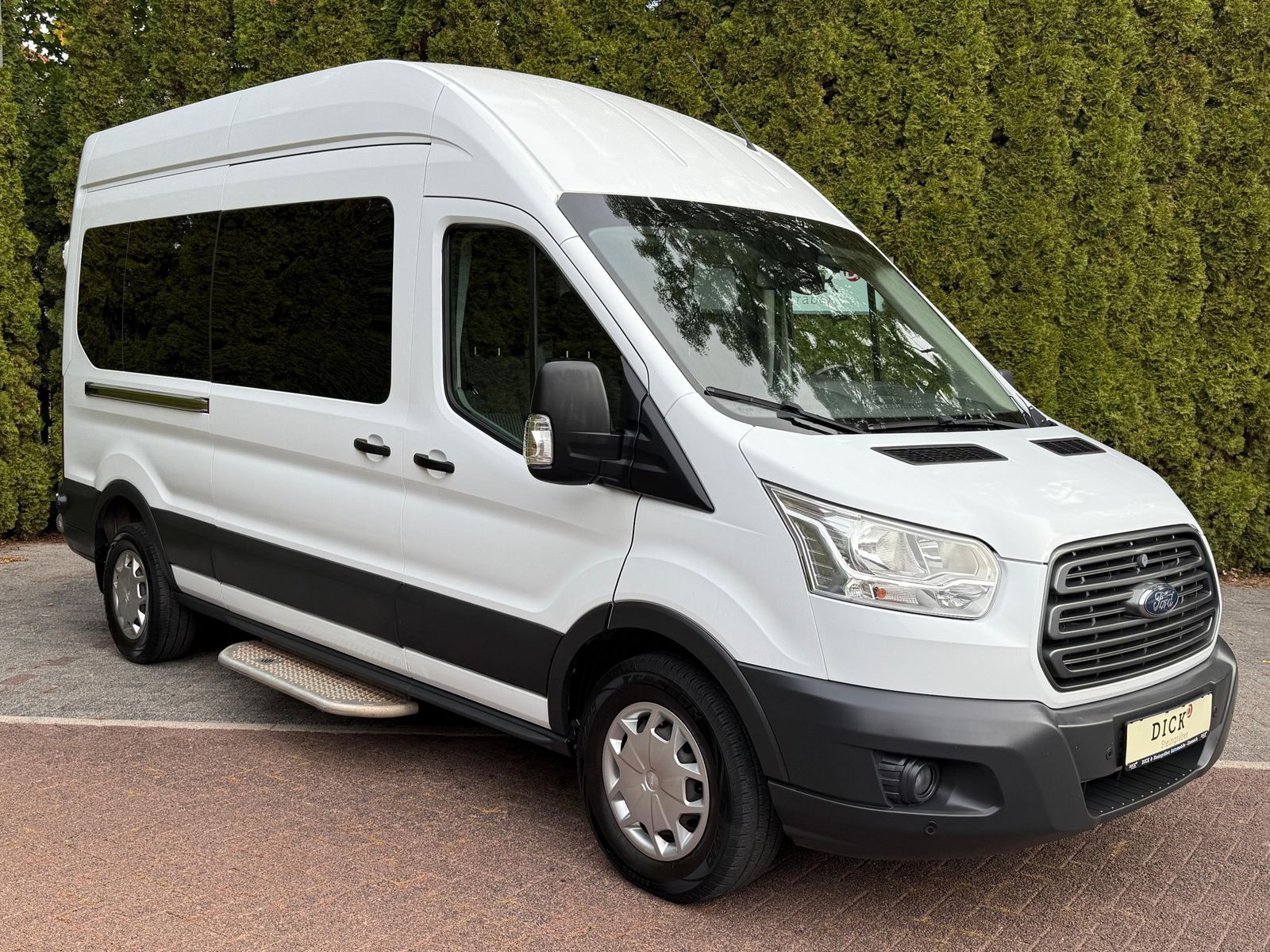 Fahrzeugabbildung Ford Transit 2.0TDCi 350 L3H3 9-Sitz+ROLLSTUHLRAMPE+