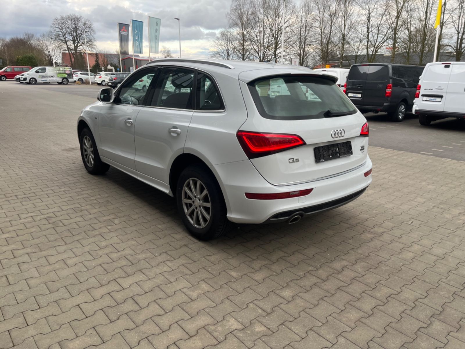 Fahrzeugabbildung Audi Q5 2.0 TDI  quattro S-Line