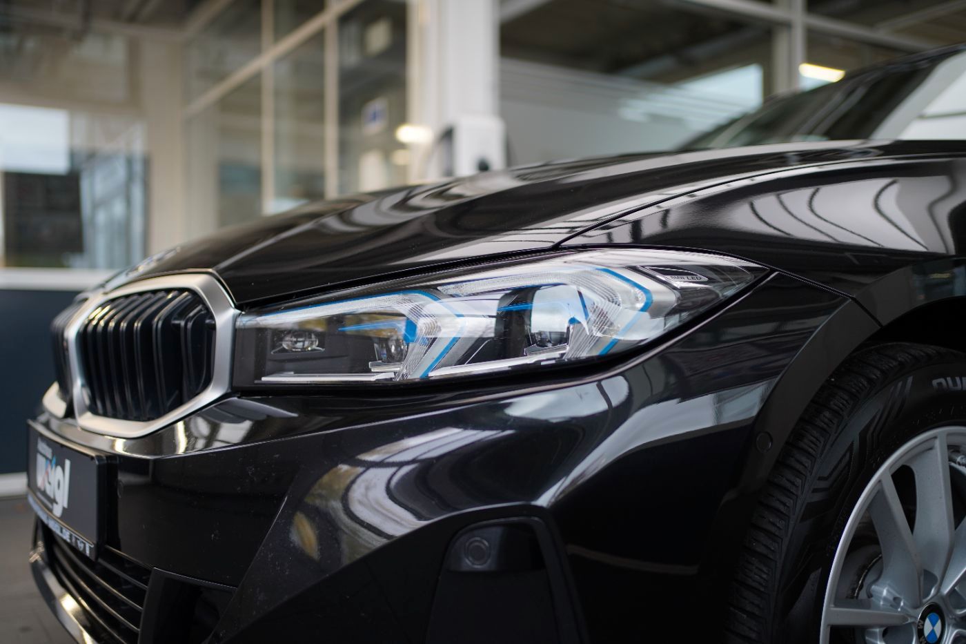 Fahrzeugabbildung BMW 318i Touring Navi+HeadUp+Kamera+APP+LED