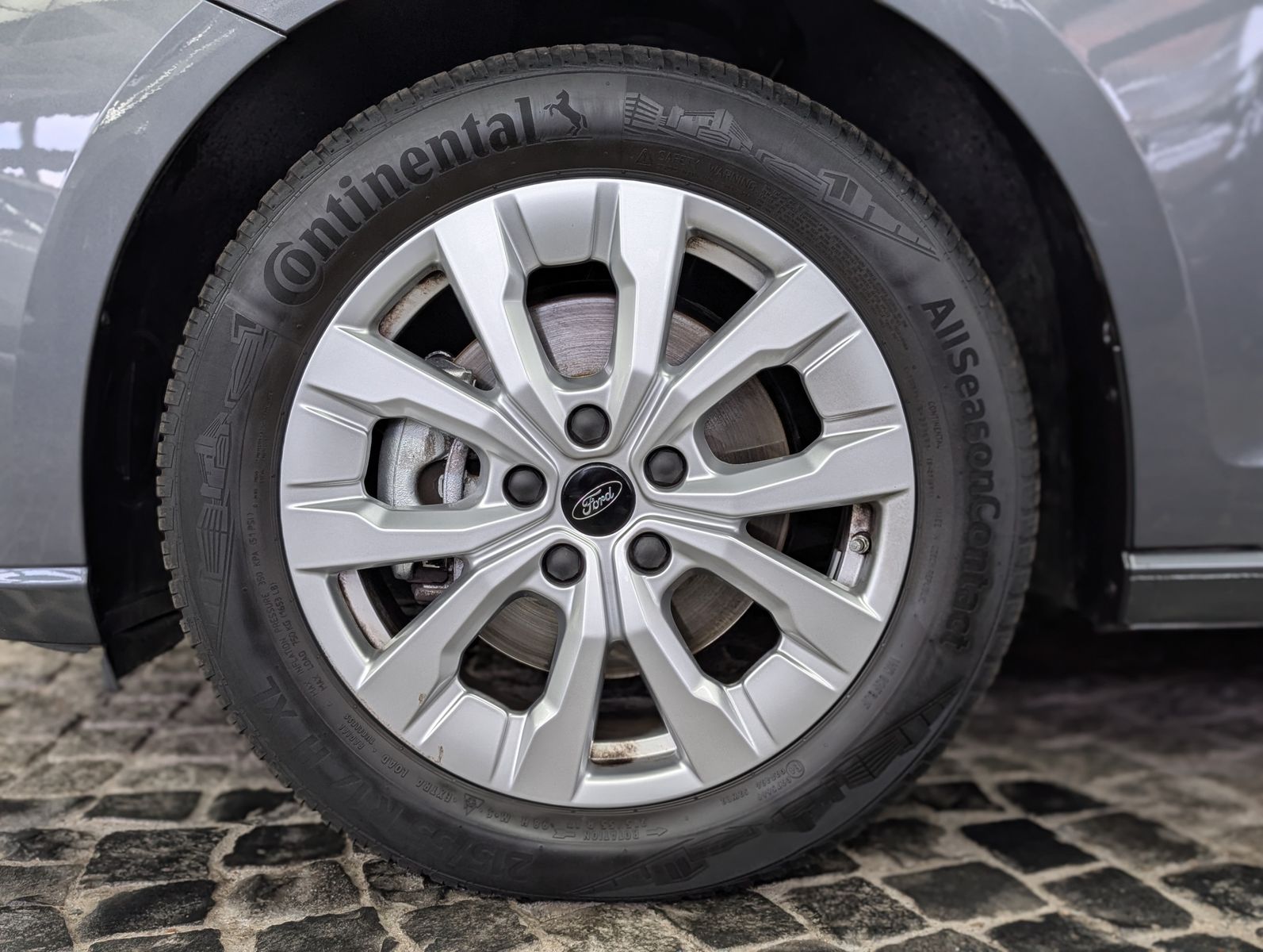 Fahrzeugabbildung Ford Grand Tourneo L2 Titanium 7-Sitze Bi-LED CAM AHK