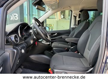 Mercedes V 220 - 12