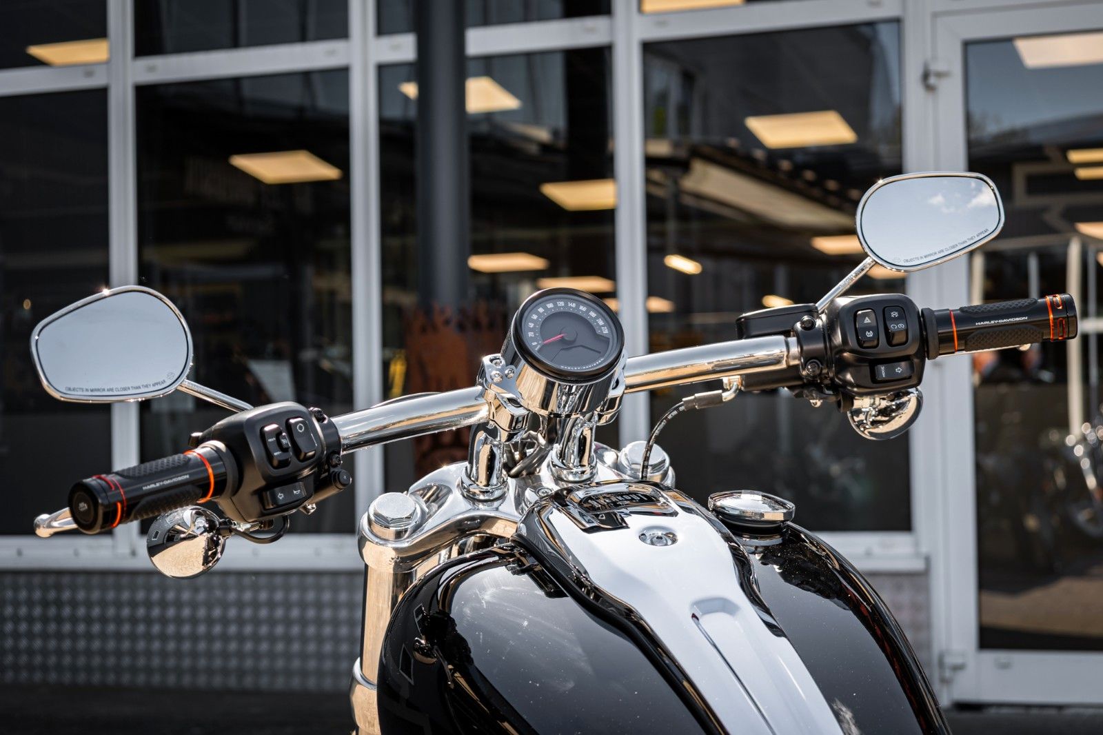 Fahrzeugabbildung Harley-Davidson BREAKOUT FXBR 117 ci - Jekill & Hyde