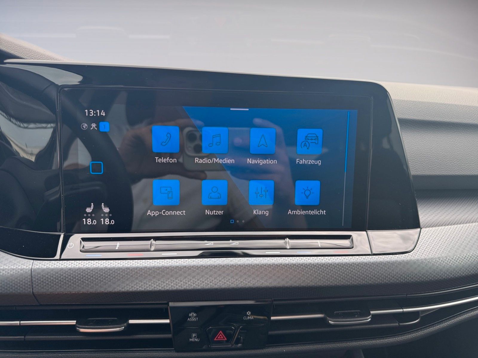 Fahrzeugabbildung Volkswagen Golf VIII Variant Life ACTIVE 1.0 eTSI