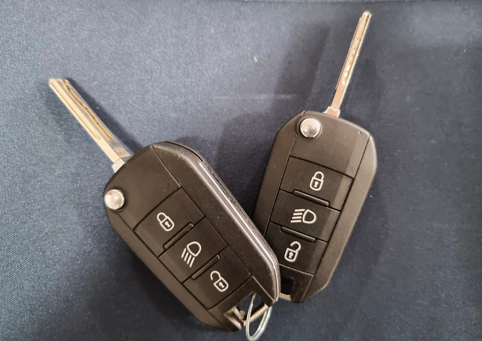 Peugeot 3008 Allure NAVI TEMP KAM SITZH PDC ACC CARPLAY