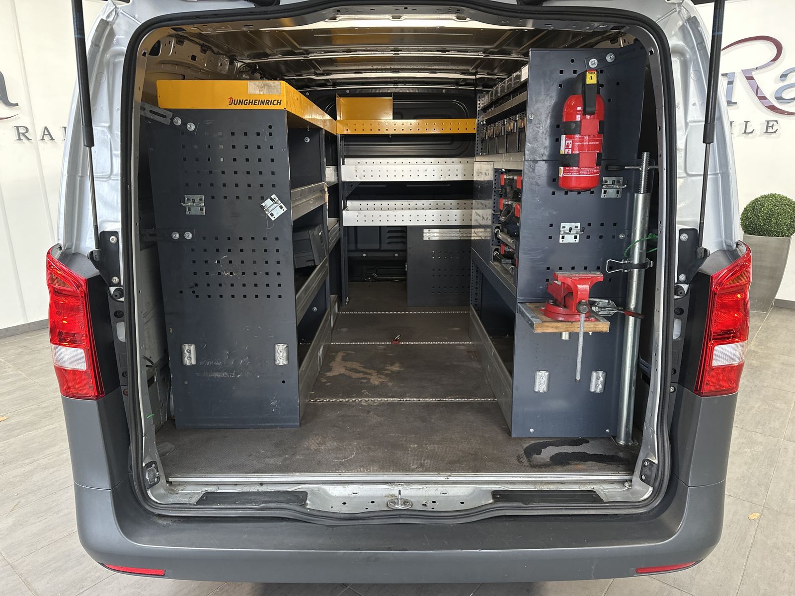 Fahrzeugabbildung Mercedes-Benz Vito 110 LangKAMERA+BLUETOOTH+SORTIMO+SHZ+TEMPOM