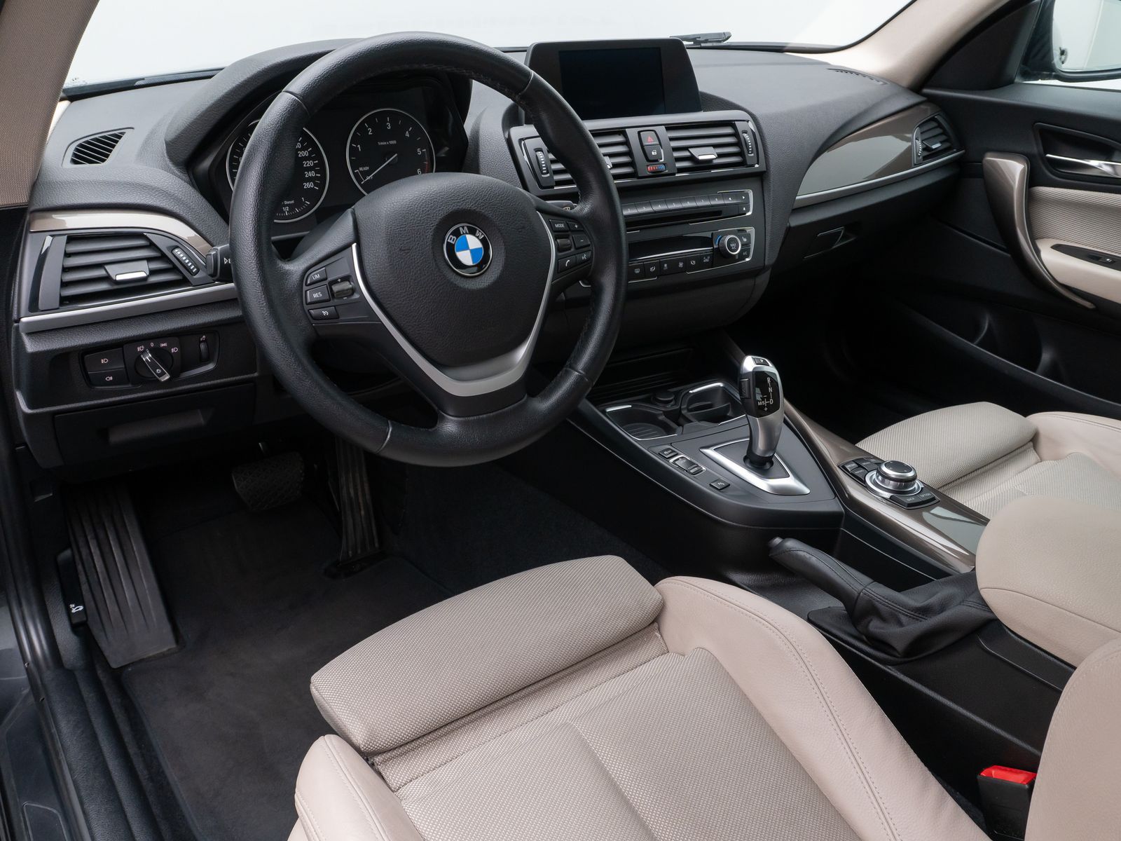 Fahrzeugabbildung BMW 218d PDC Sitzhz Xenon Sport Geschwindigkeitreg