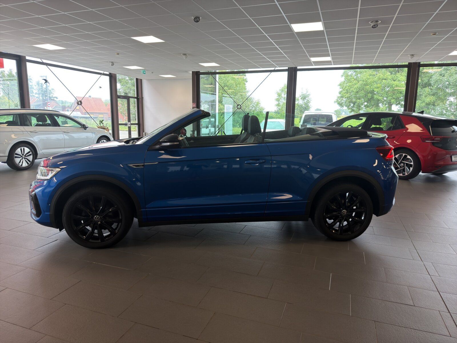 Fahrzeugabbildung Volkswagen T-Roc Cabriolet 1.5 TSI DSG R-Line ACC APP