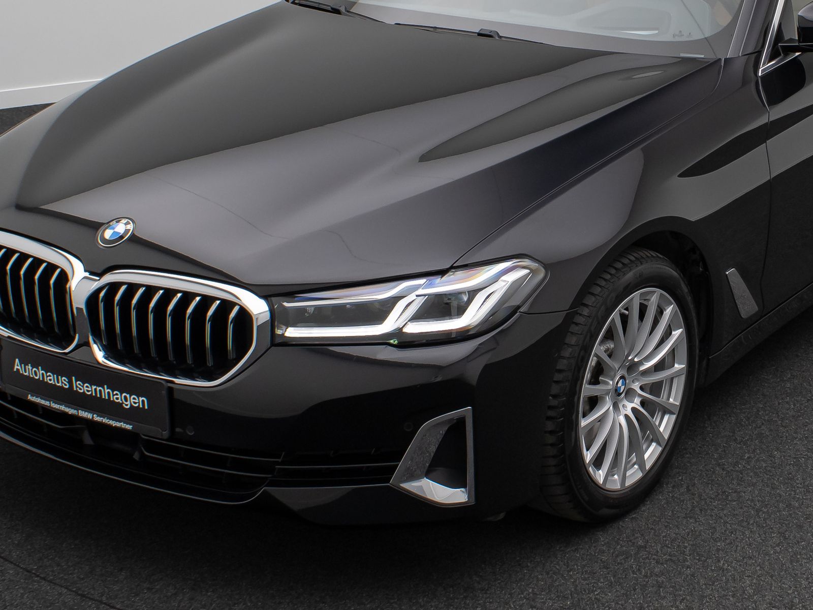 Fahrzeugabbildung BMW 530i xD Luxury Line DAB Kamera HUD HiFi Panorama