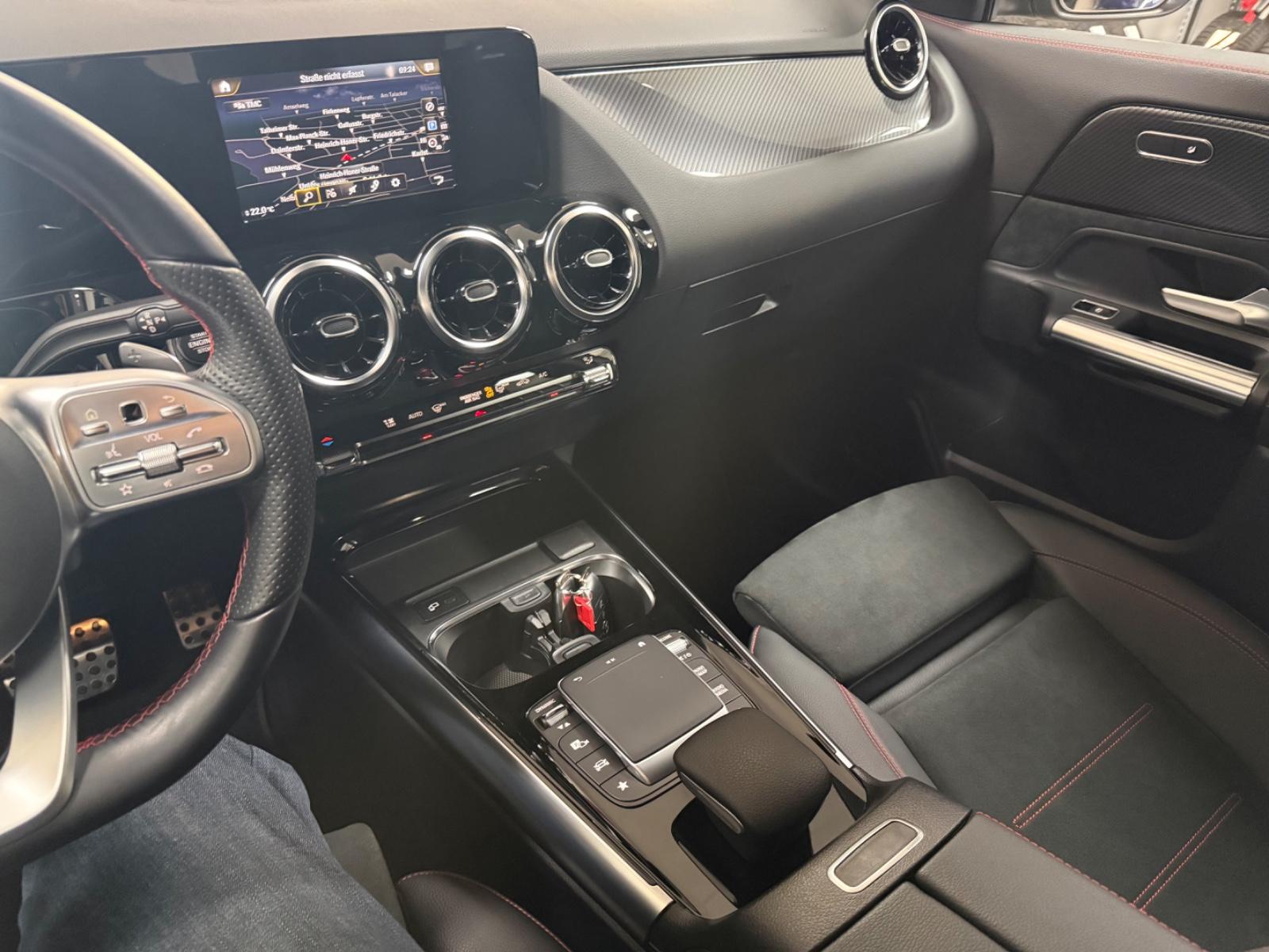 Mercedes-Benz GLA 220 d*AMG-LINE*AHK*MBUX*19 ZOLL*PARK-ASSIST*