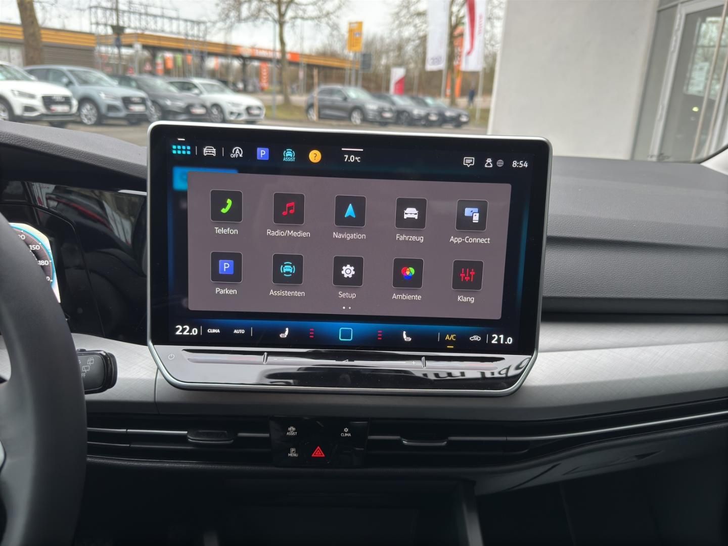 Fahrzeugabbildung Volkswagen Golf Life Life,Climatronic,LED-Plus,Navi,WE-Conn