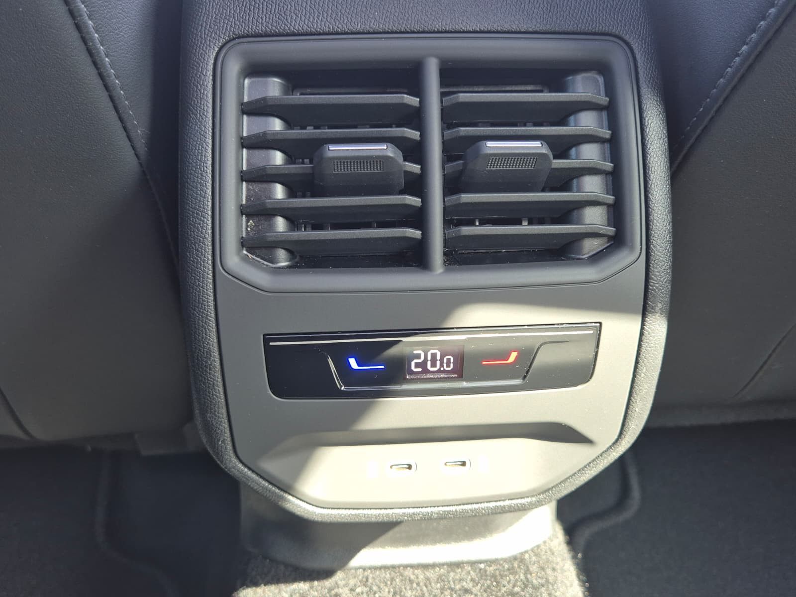 Fahrzeugabbildung CUPRA Leon 1.5 eTSI PANO*DCC*MATRIX*DINAMICA*AHK*5JG.